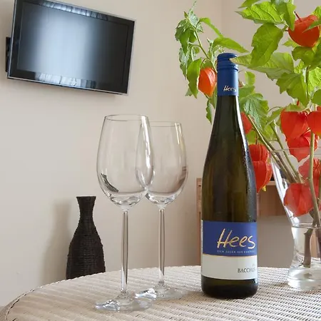 Weingut Hees - Landgasthof Zum Jaeger Aus Kurpfalz Auen Room photo
