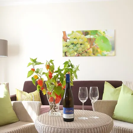 Weingut Hees - Landgasthof Zum Jaeger Aus Kurpfalz Auen Room photo